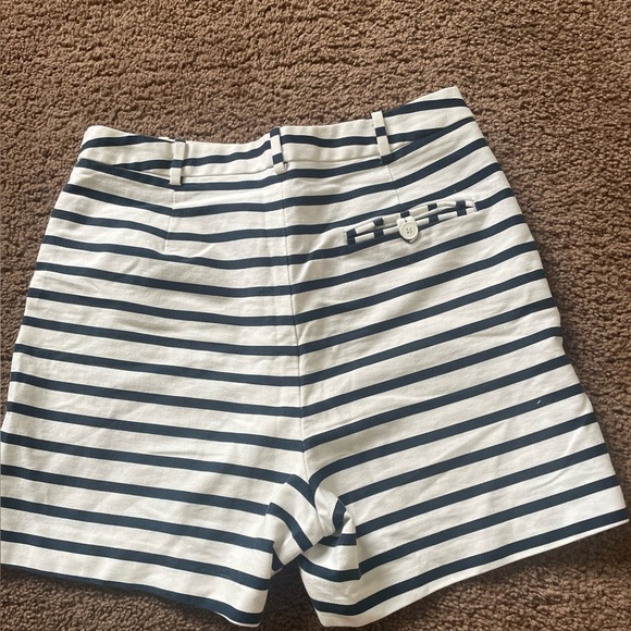 Zara Short - Picture 3 of 7